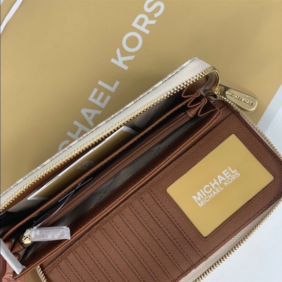Michael Kors Jet Set LG Continental
Wallet Vanilla - Picture 6 of 7
